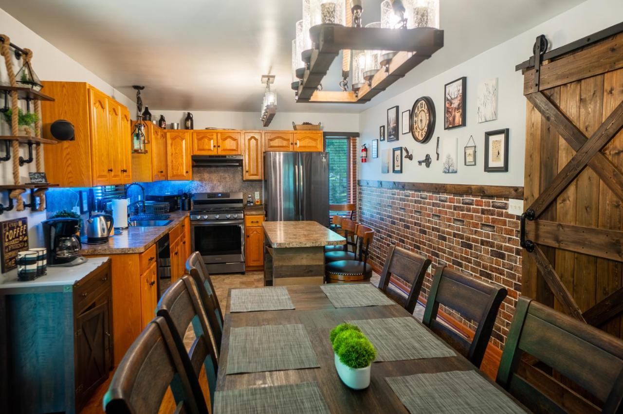 Harmony Hill Stylish 4bd Mountain Retreat, Hot Tub, Games Ferienhaus