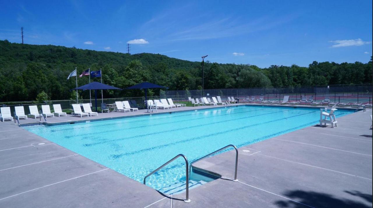 Harmony Hill Stylish 4bd Mountain Retreat, Hot Tub, Games Ferienhaus *